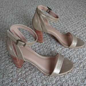 Able Gold Metallic leather side buckle Heels size 7.5